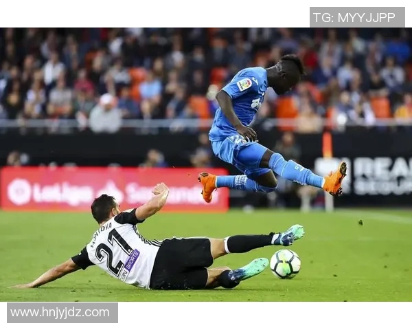 登博斯与马斯特里激战正酣谁能在这场较量中脱颖而出