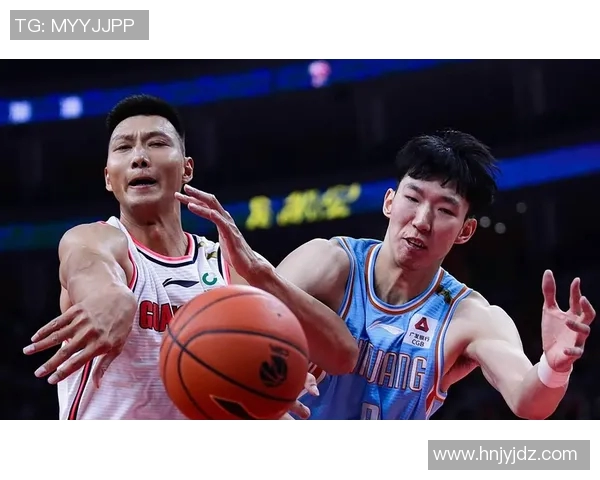 易建联：从CBA巨星到国际赛场的传奇之路与篮球梦想的追逐