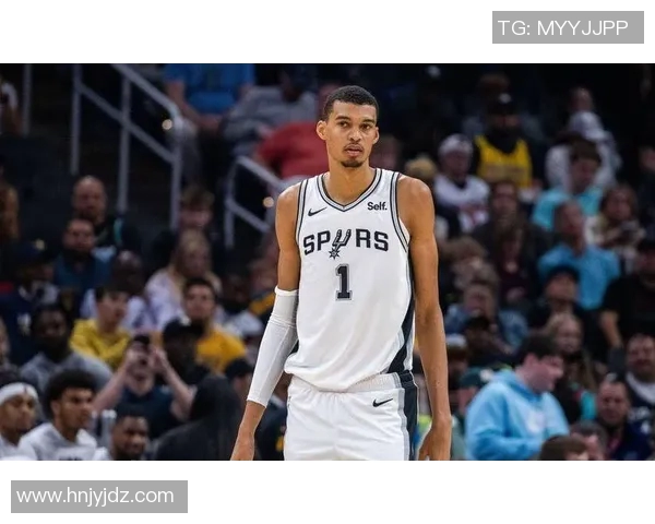 文班亚马新秀赛季表现惊艳场均20分10篮板3盖帽引领联盟新星潮流