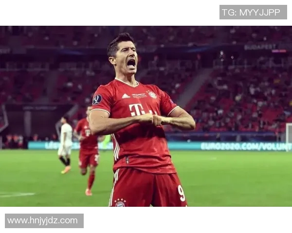 莱万在欧冠赛场表现出色十场打入十二球射手榜领跑金靴稳了